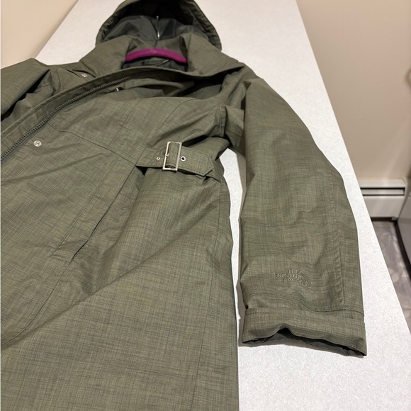 The North Face Forest Green Women's waterproof Jacket with removable hood. M
100 - Picture 3 of 7